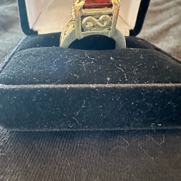 Sterling silver ring. Marked 925. Faux red stone. Size 7. - Picture 6 of 6